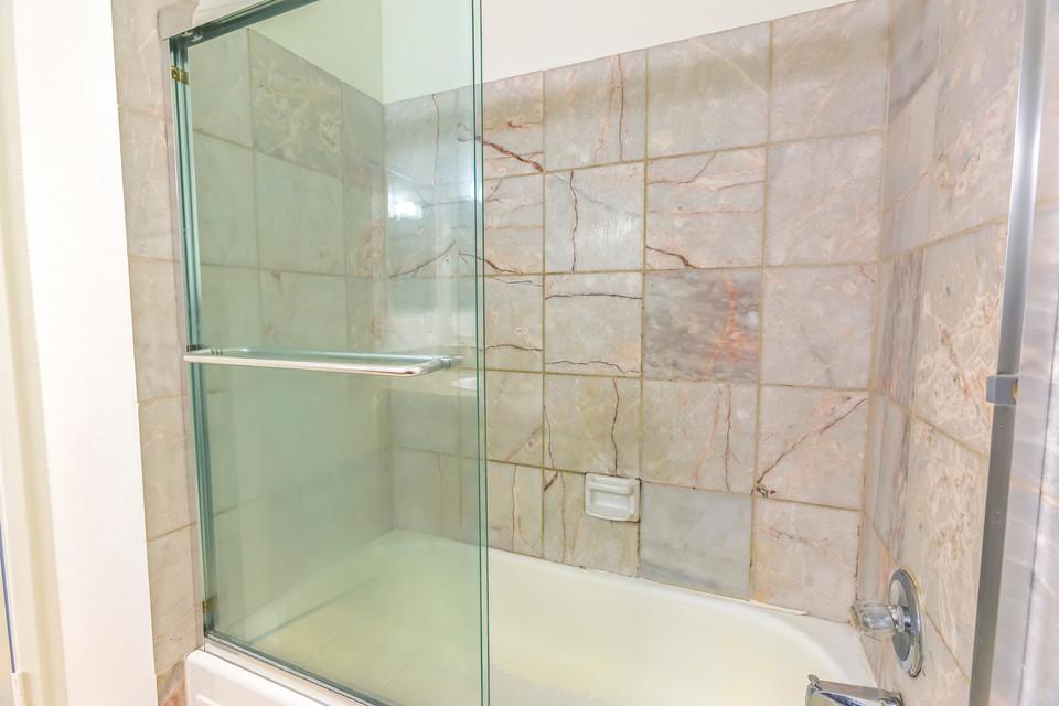 3 Benefits of Sliding Glass Shower Doors for Your Bathroom